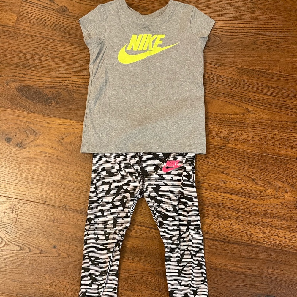 Little girls Nike leggings and t shirt
